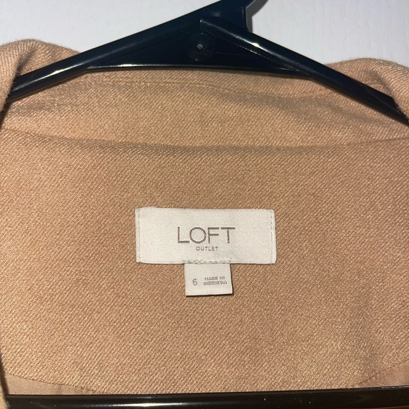 LOFT Women's Tan Blazer - Picture 2 of 3